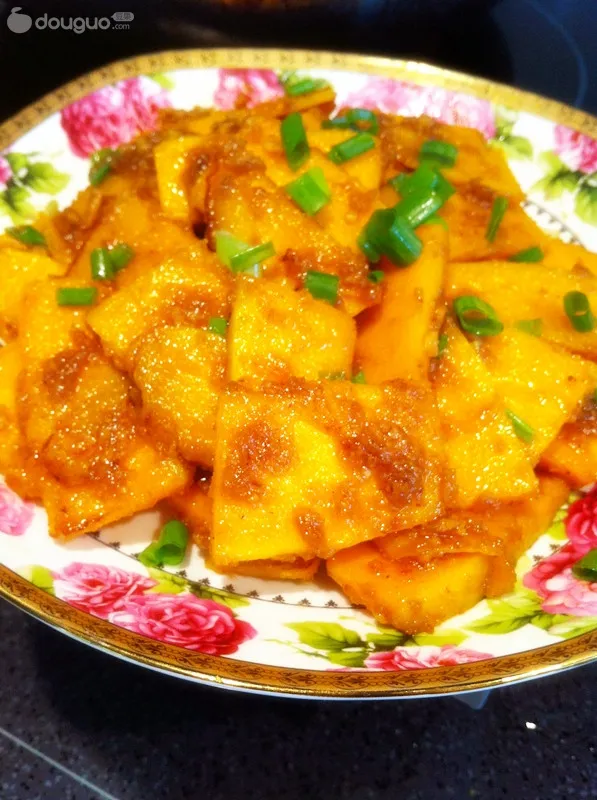 Calabaza frita con yema de huevo salada