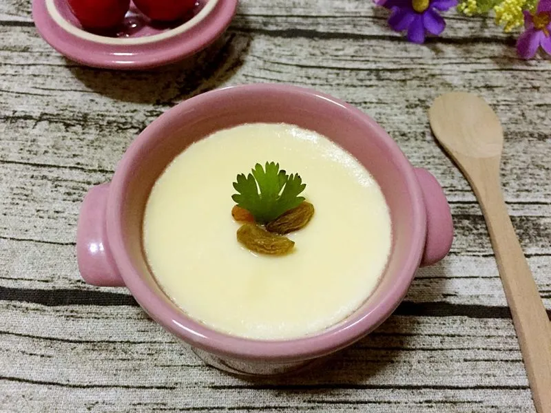 Gedämpftes Ei mit Milch