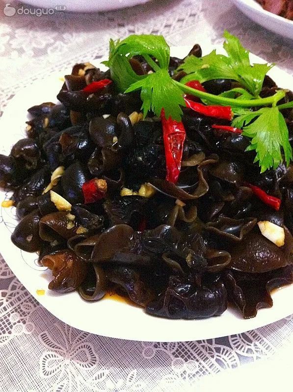 Schwarzer Pilzsalat