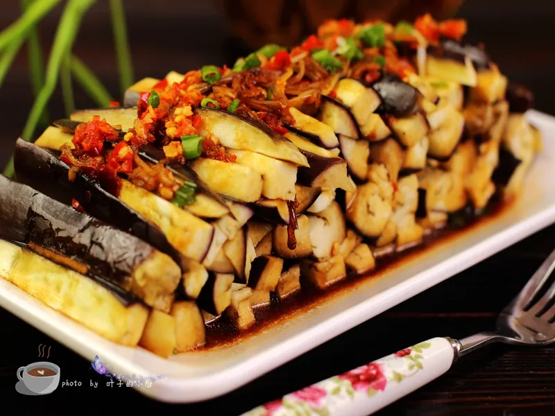 Aubergine vapeur aux poivrons détaillés