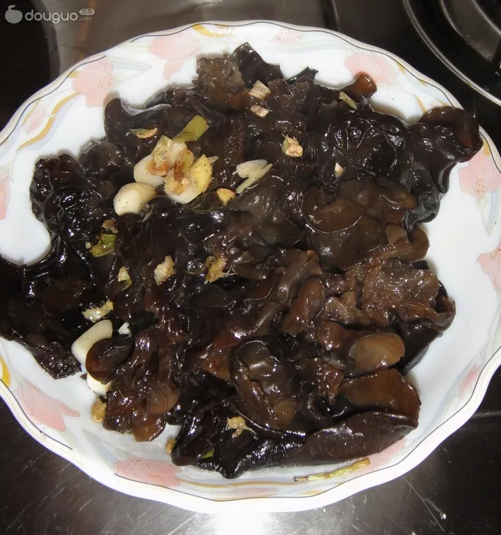 Oreilles de bois mélangées à la sauce aigre-douce
