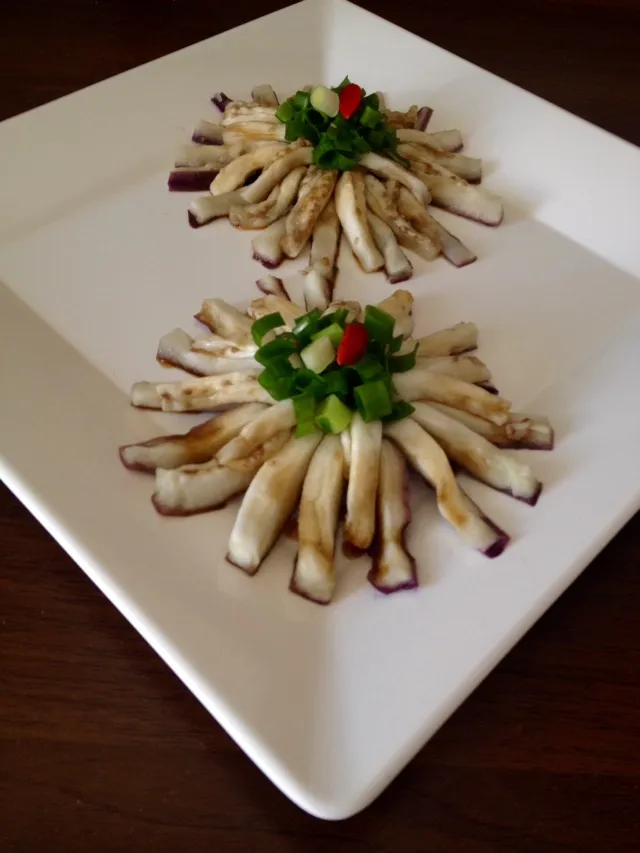 Steamed Eggplant with Chrysanthemum