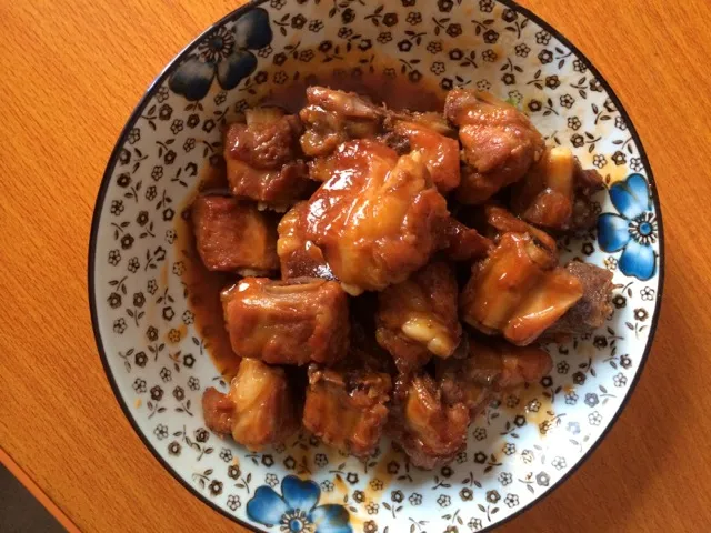 Côtes de porc braisées au sauce aigre-douce