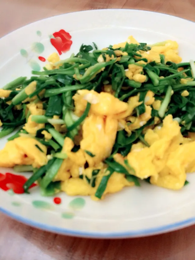 Stir-Fried Eggs with Garlic Scapes