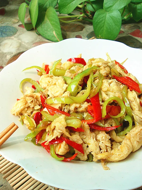 Uova e Peperoncino Saltato