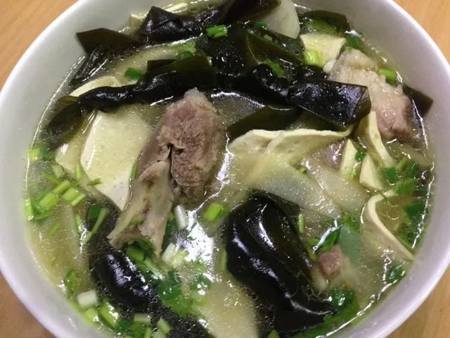 Braised Pork Rib and Kelp Soup with Tofu