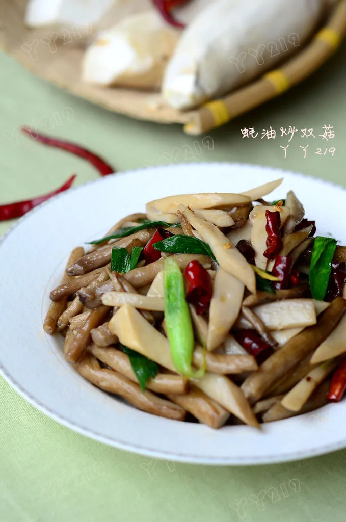 Stir-Fried Double Mushrooms with Oyster Sauce