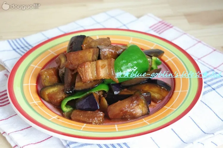 Aubergine braisée à la sauce de porc