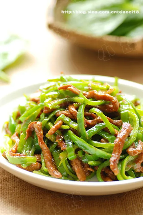 Grüner Pfeffer mit Schweinefleischstreifen recipe