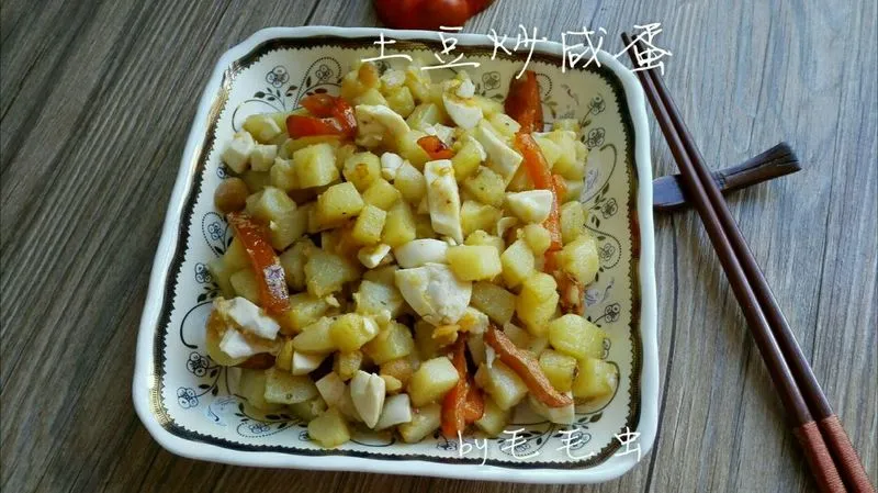 Stir-Fried Potatoes with Salted Eggs